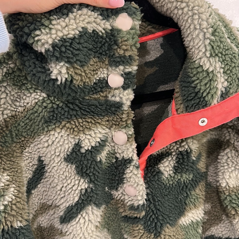 Camo pull over - Picture 3 of 5